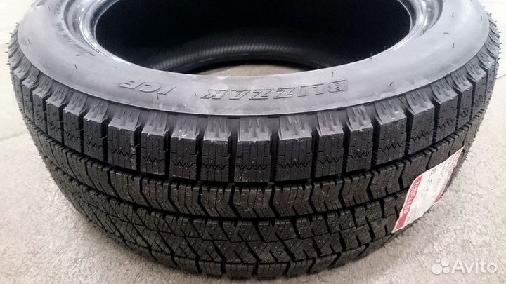 Bridgestone Blizzak Ice 215/45 R17 87S