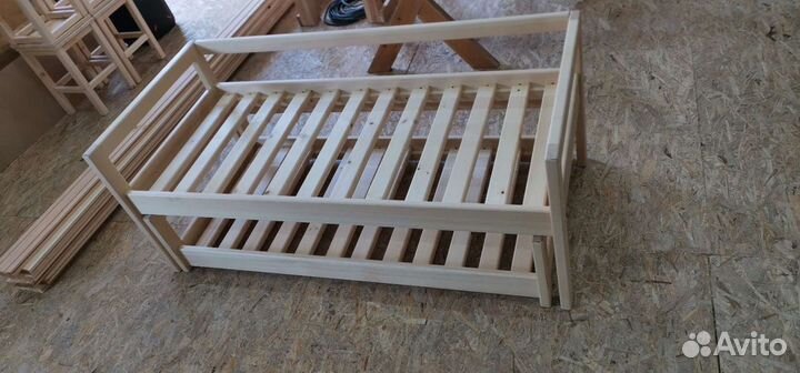 Кровать двух ярусная компактная