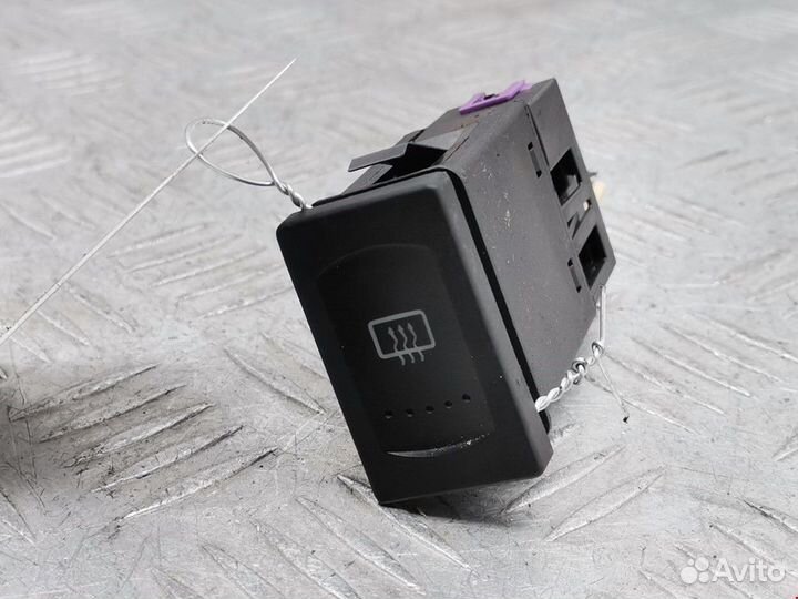 Кнопка обогрева заднего стекла Volkswagen Passat