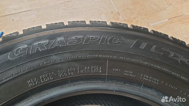Dunlop Graspic DS3 215/65 R16