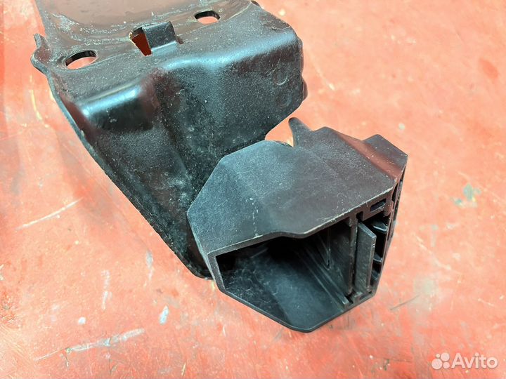 Крепление радиатора bmw e90 e92 e87