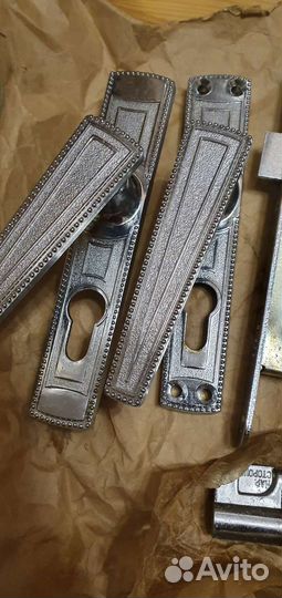 Замок дверной с ручками