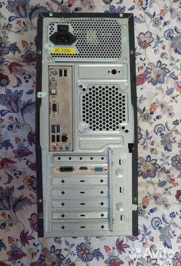 Компьютер(С монитором, клавиатурой, мышью колонк.)