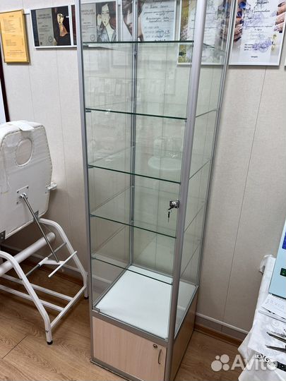 Витрина стеклянная