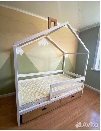 Детская кровать с ящиками