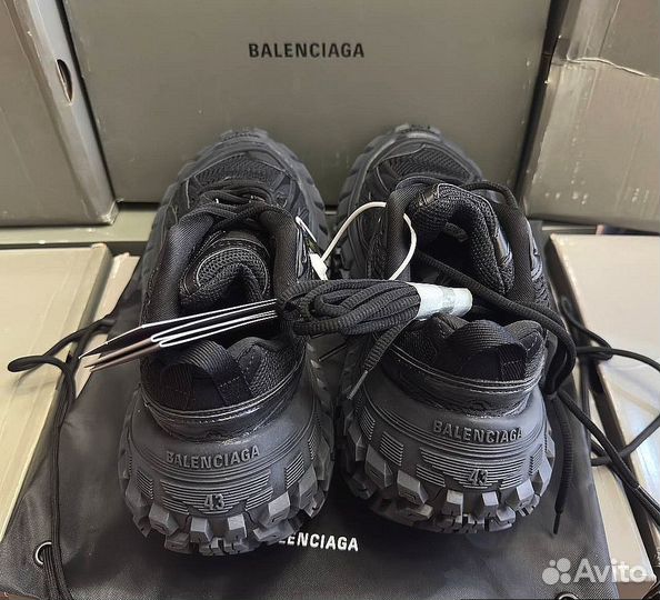 Balenciaga defender