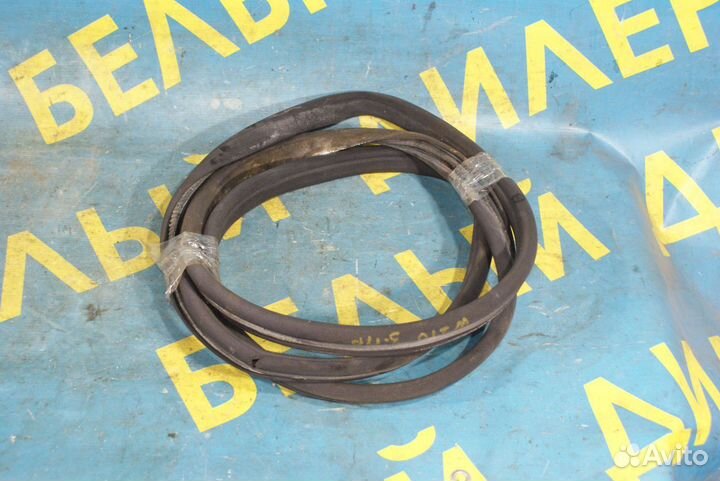 Уплотнитель двери Mercedes-Benz W210