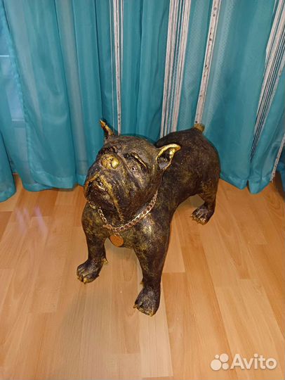 Скульптура собака