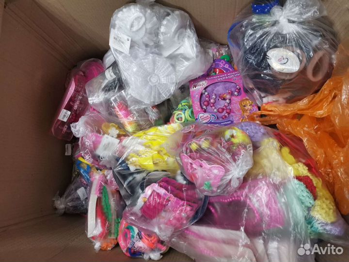 Заколки, резинки, бантики, и многое другое