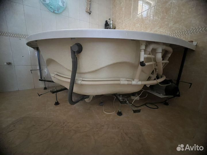 Ванная угловая джакузи с гидромассажем