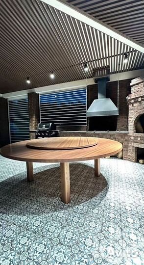 Стол. Мебель для ресторанов