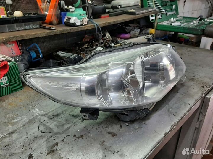 Фара правая Тойота королла 2011 год