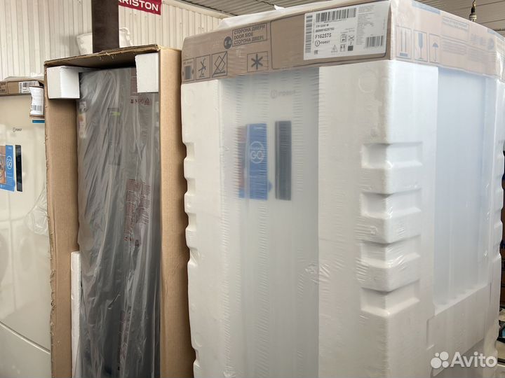 Холодильник indesit DS 4200 E бежевый,200см