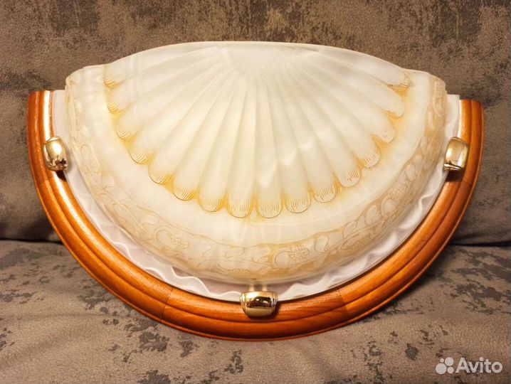 Продам настенный светильник