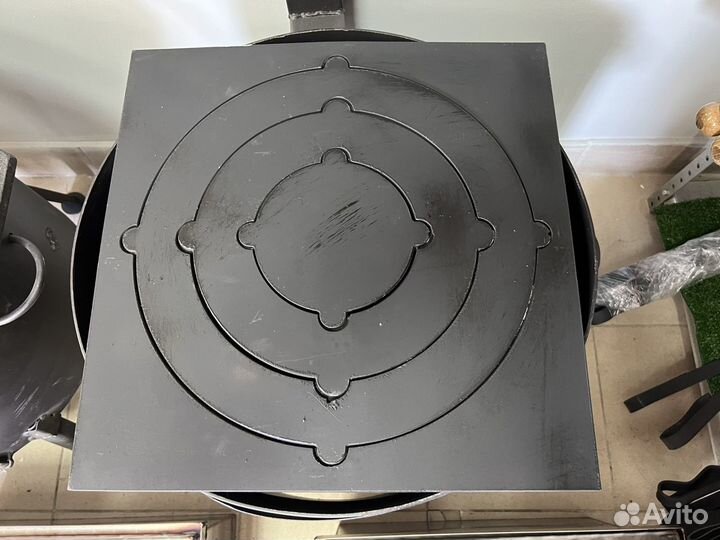 Квадратная плита с кольцами