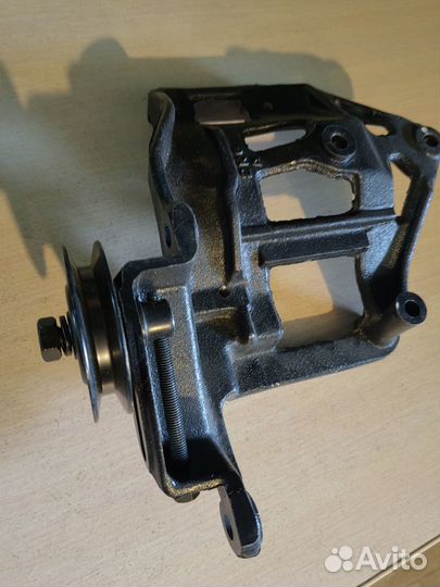 Кронштейн ролика кондиционера В сборе 3,0