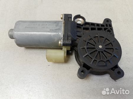 Моторчик заднего левого стеклоподъемника