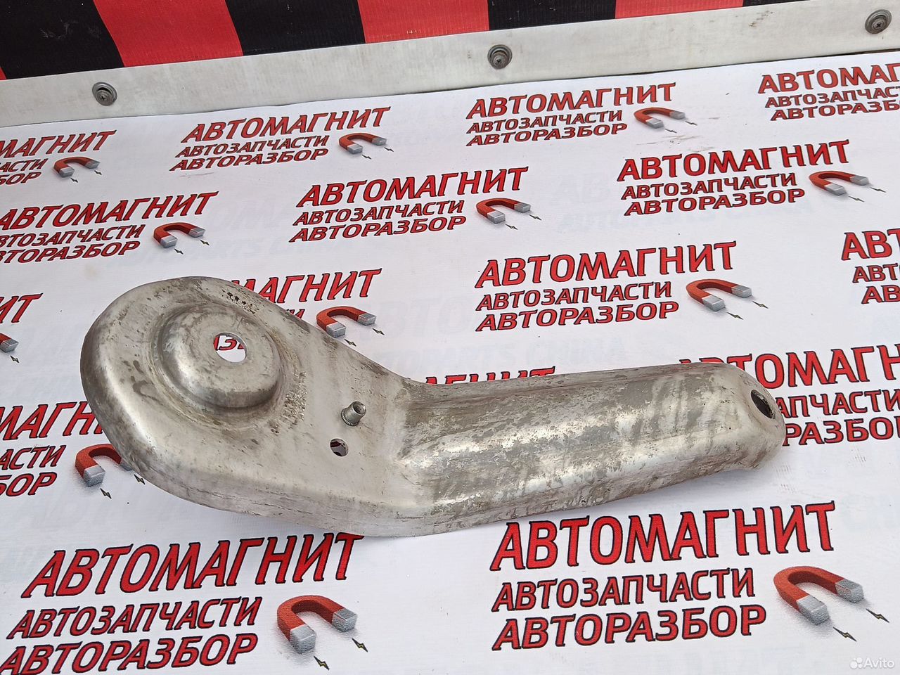 Кронштейн балки задний левый Lixiang L9