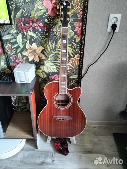 Акустическая гитара