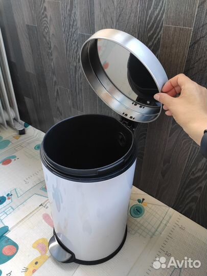 Мусорное ведро с педалью