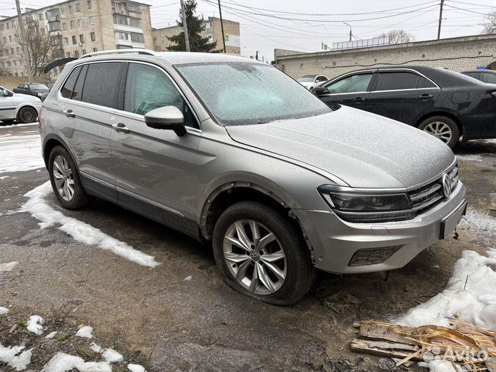 Volkswagen Tiguan 2.0 AMT, 2017, битый, 93 000 км