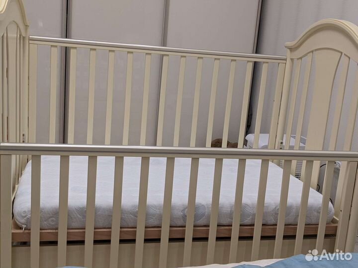 Кроватка Pali с маятником