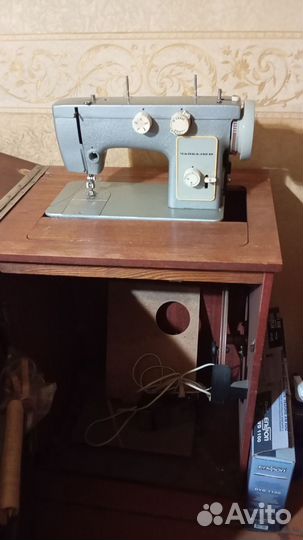 Продам швейную машинку Чайка 142 м