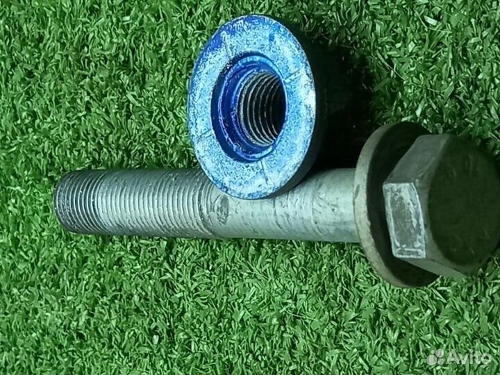 Болт редуктора задний Land Rover Range Rover L322