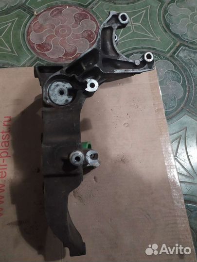 Кронштейн гур генератор Рено Дастер,Ниссан Террано