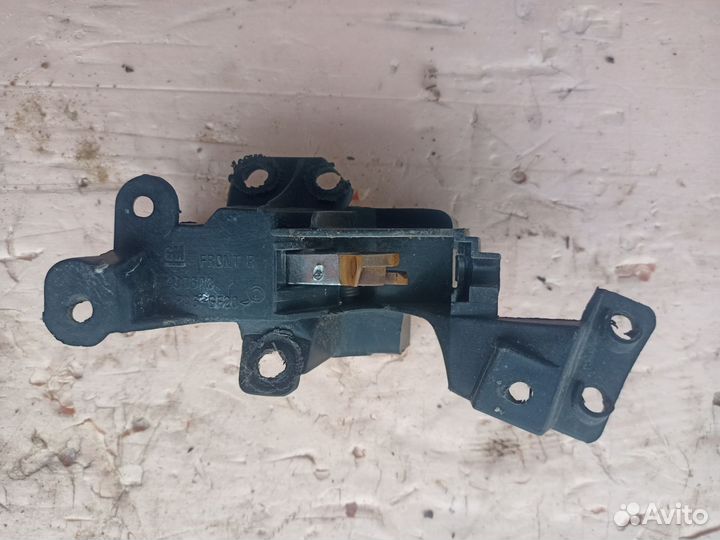 Ручка внутренняя задняя правая Opel Zafira (A) 200