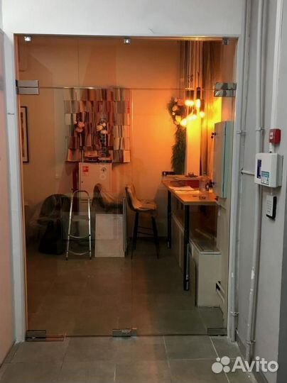 Стеклянная алюминиевая дверь