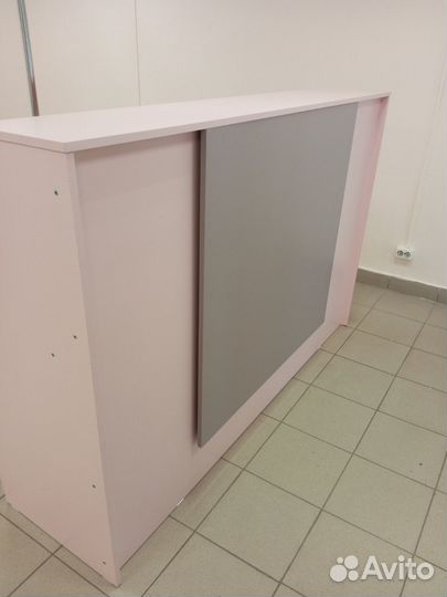 Стойка ресепшн