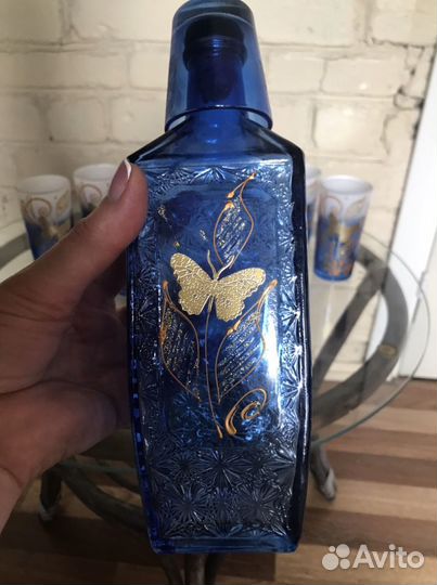 Графин с рюмками и стаканами