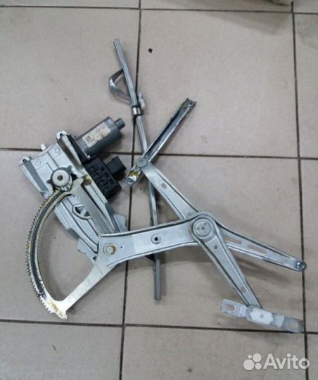 Стеклоподъемник правой двери Opel Astra H