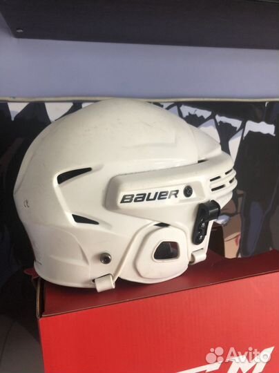 Хоккейный шлем