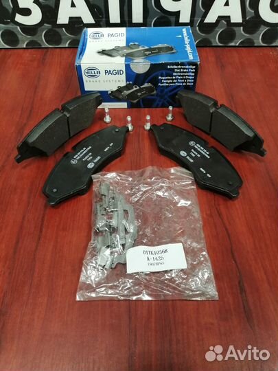 Колодки тормозные передние Land Rover 8DB 355 015