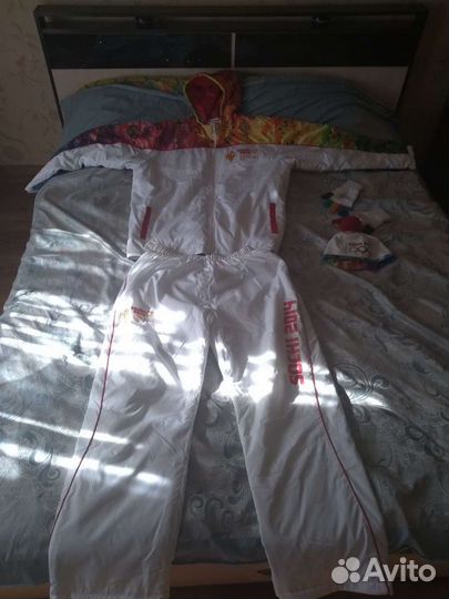 Костюм факелоносца Эстафеты Олимпийского огня 2014