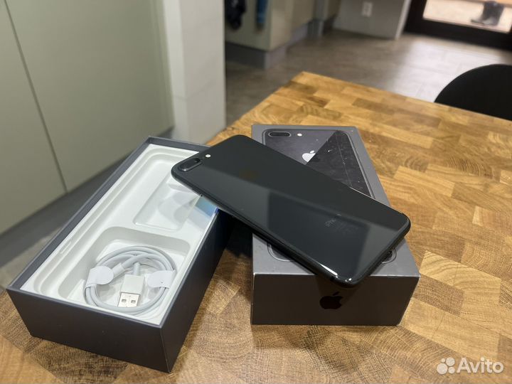 iPhone 8 Plus, 64 ГБ