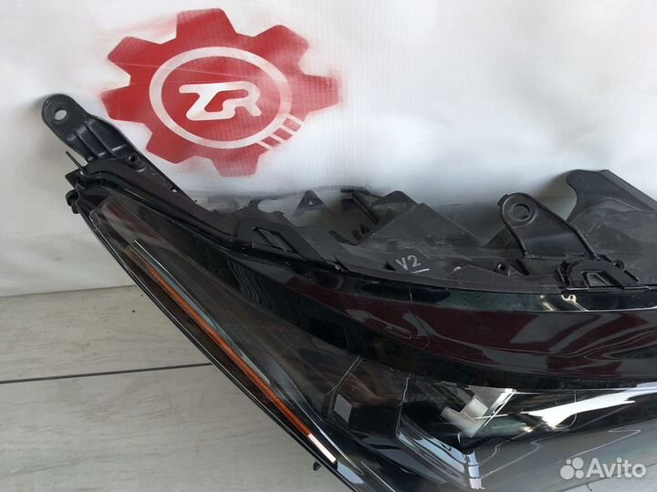 Lexus NX Фара правая