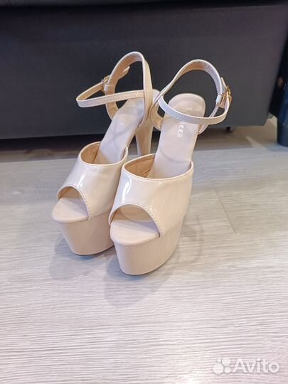 Босоножки стрипы 36 бежевые