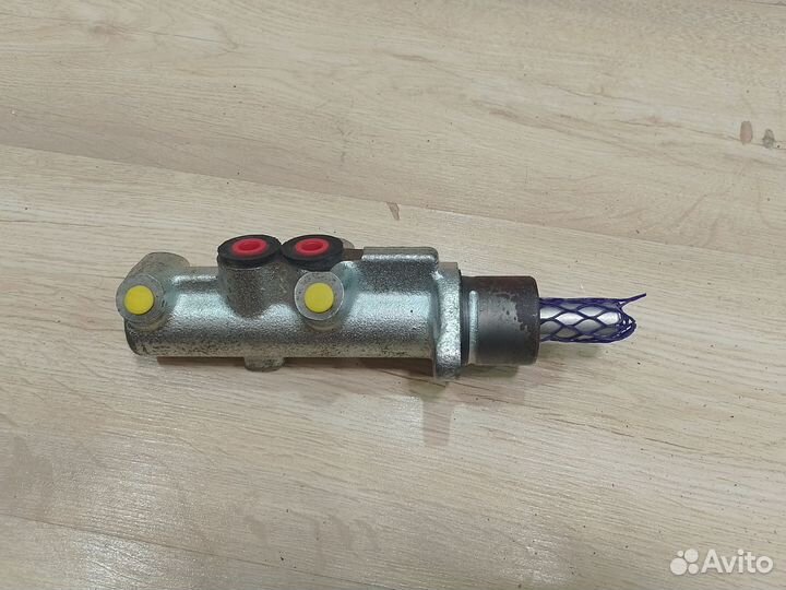 Главный тормозной цилиндр Mercedes