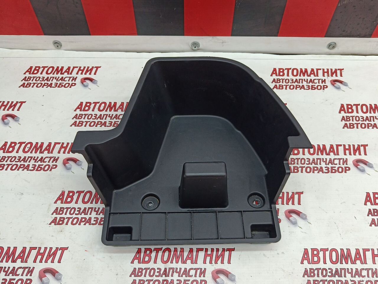 Ящик багажника задний правый Faw Bestune T77