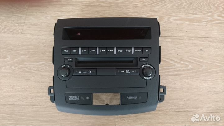 Автомобильная магнитола c панелью управления