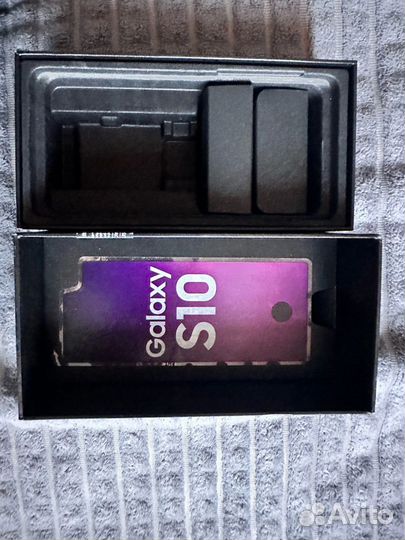 Samsung Galaxy S10, 8/128 ГБ