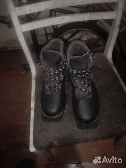 Продам лыжные ботинки