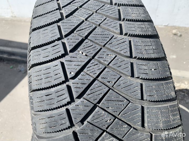 Pirelli Ice Zero FR 215/65 R16