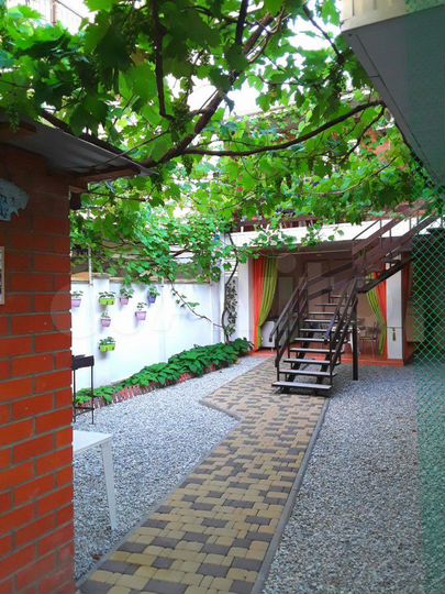 Комната 10 м² в > 9-к., 1/2 эт.