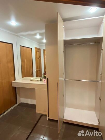 Прихожая на заказ современная