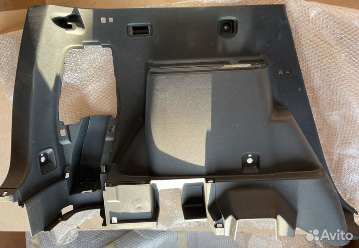 Обшивка багажника toyota corolla verso R10