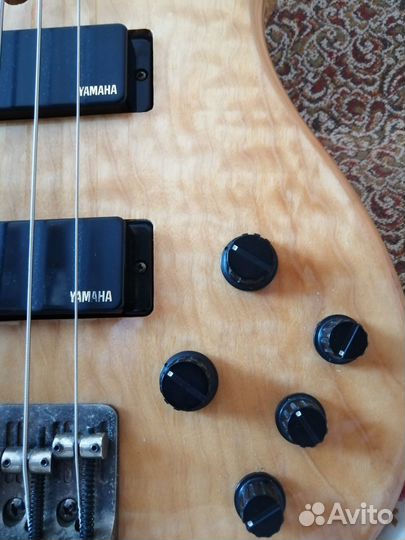 Бас гитара Yamaha TRB1005